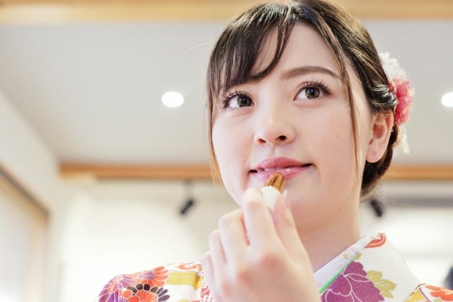 成人式のメイクを自分でやる人の割合は？判断の基準やプロの活用法