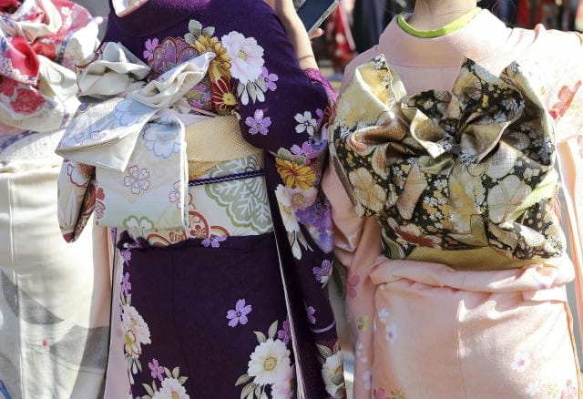 成人式はいつの友達と行くべきか？主流の考え方や柔軟な行動戦略